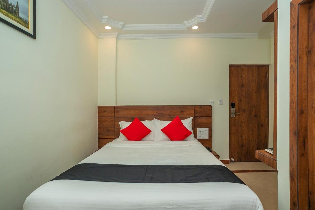 Capital O 13184 Savi International Hotell Bangalore Exteriör bild